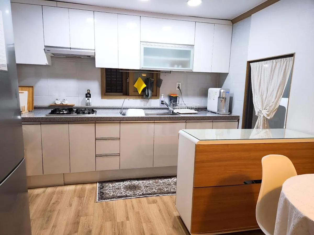 3 Rooms For Rent Near Mapo-Gu Office Station, Mapo-Gu, 서울특별시 대한민국
